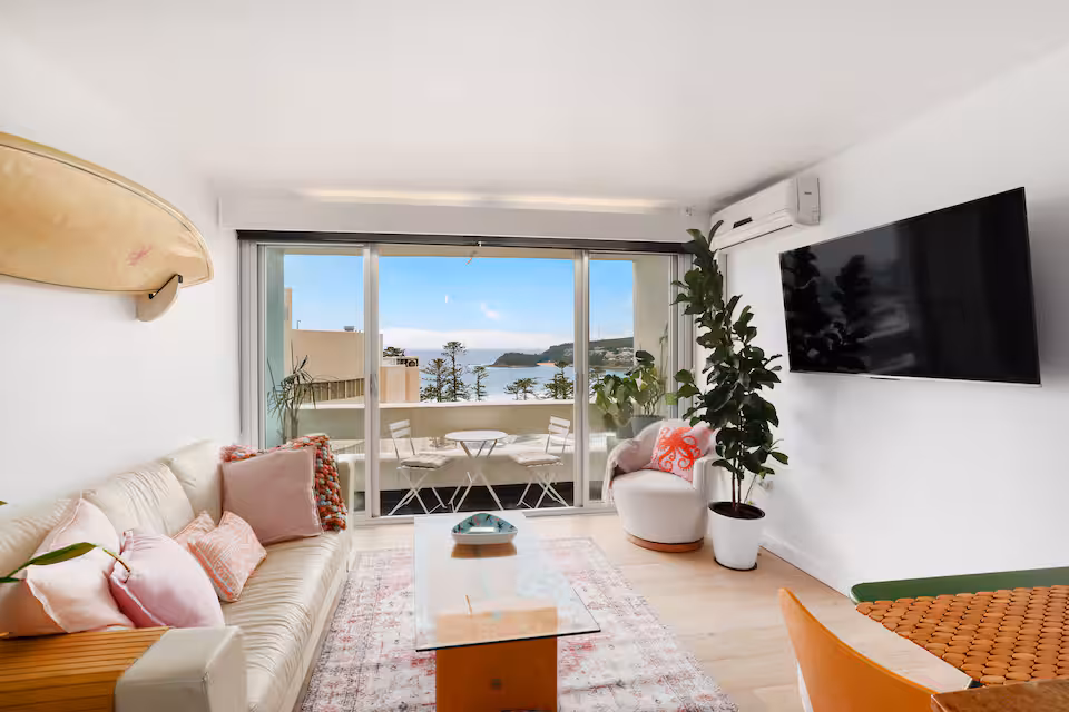 Central Manly with views and walk to beach