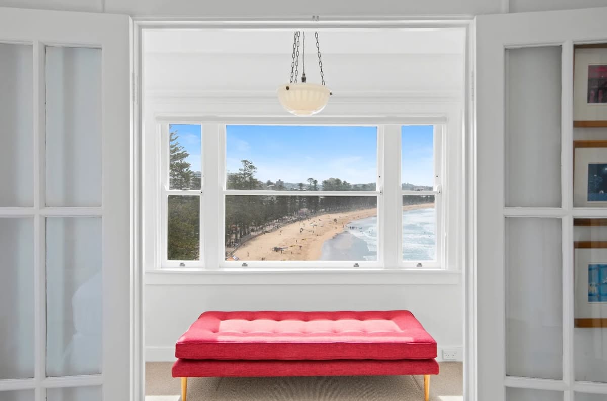 Oceanfront Manly Apartment - Beach, Cafés & Ferry